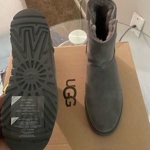 Women UGG boots. Size 7 1/2 brand new.
